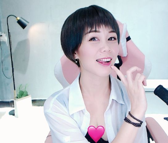 现实✔差距的主播照片