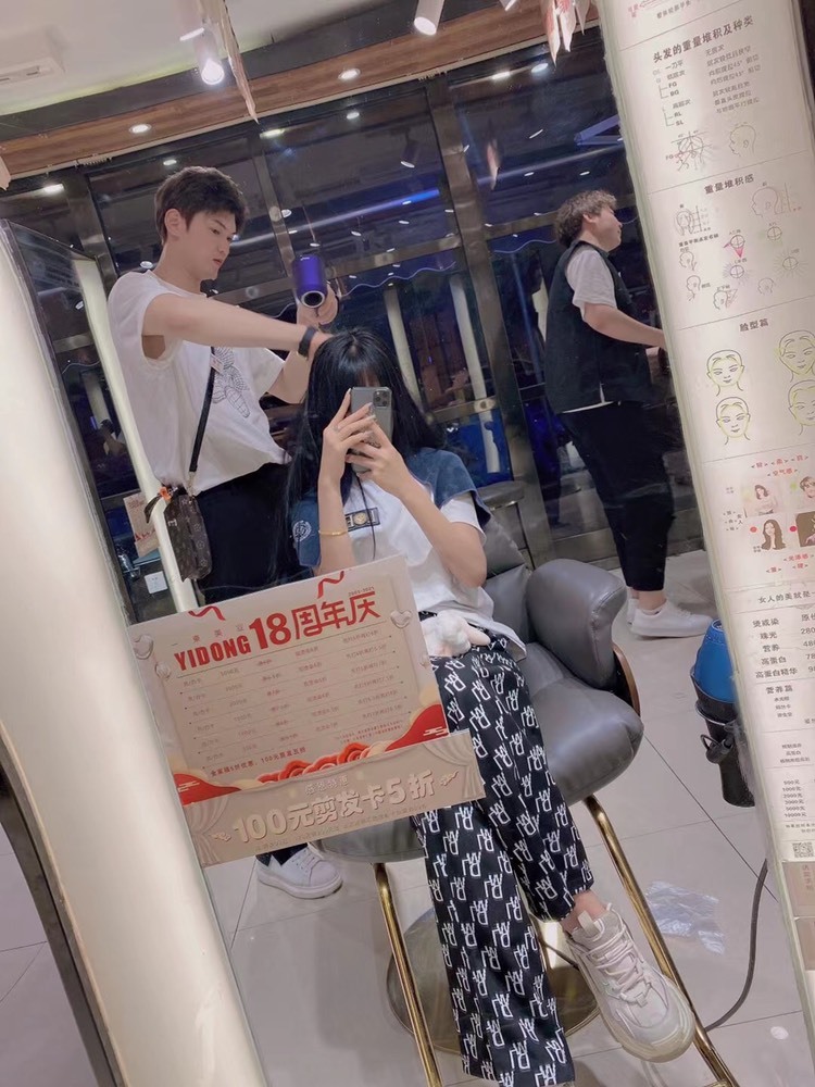潮潮🐬歌主播照片