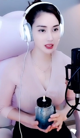 水母好美主播照片