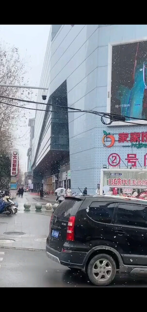 突然雪就下大了～