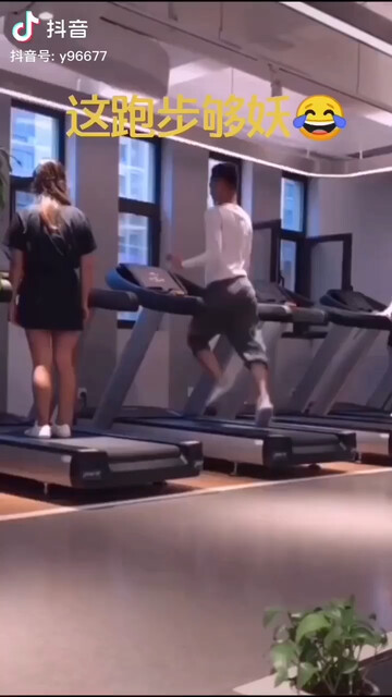 ，