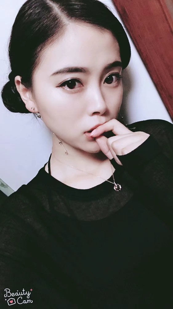 北家希希休息中的主播照片