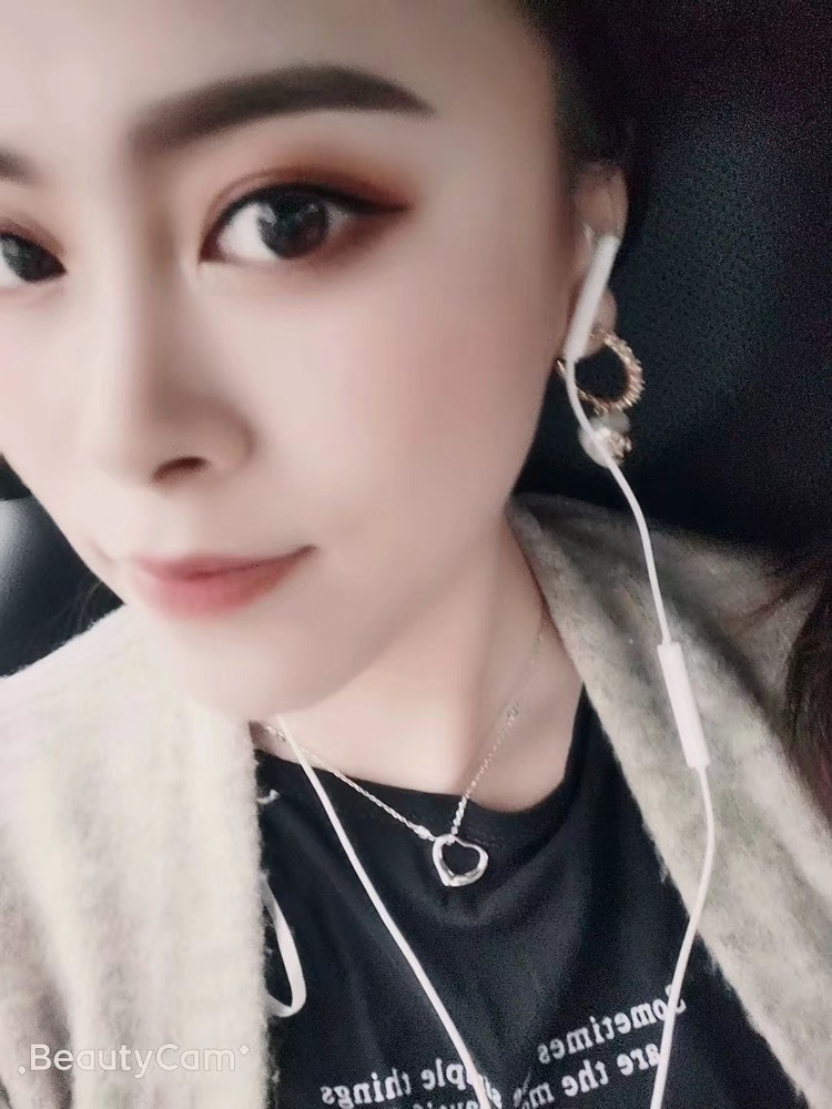 北家希希休息中的主播照片