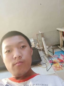 温暖的房间主播照片