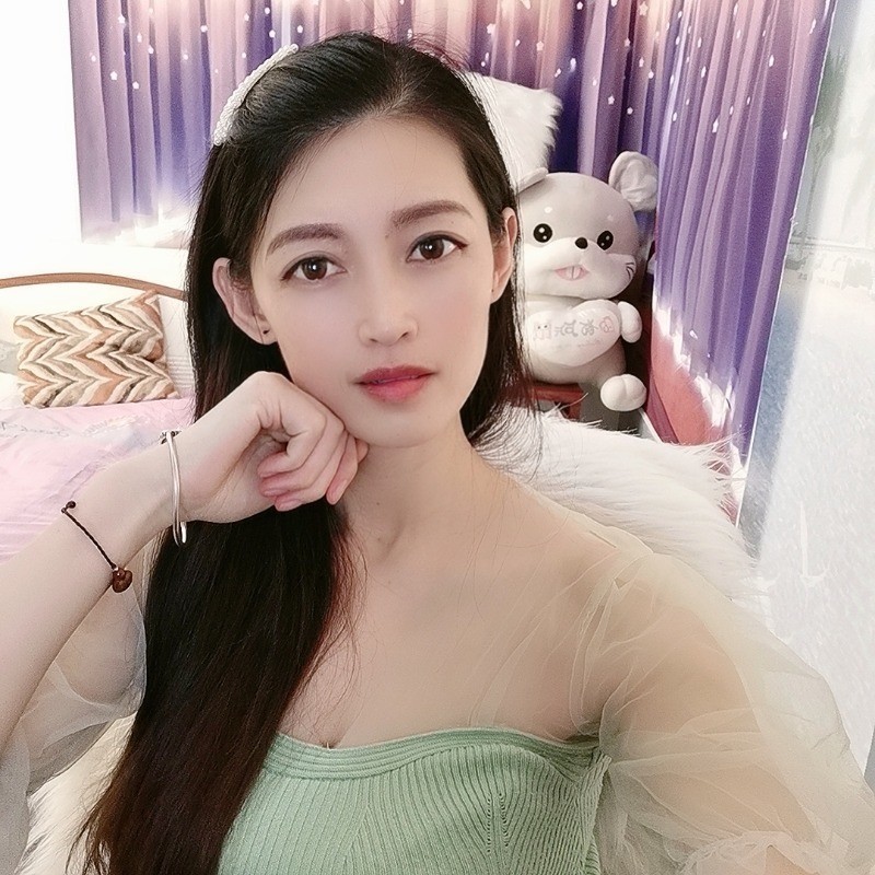 呦呦果好运连连八月休的主播海报