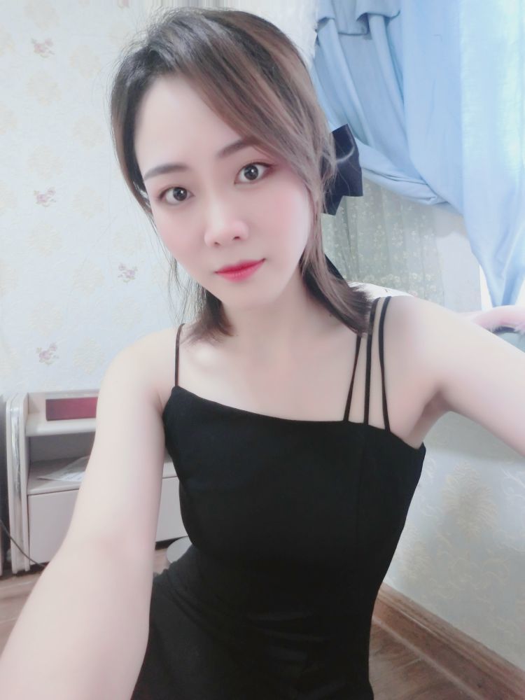 奕露西$唱歌的图片