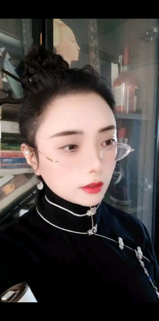 充值大米找我哦/眨眼