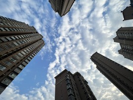 近视又散光主播照片