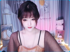 近视又散光主播照片
