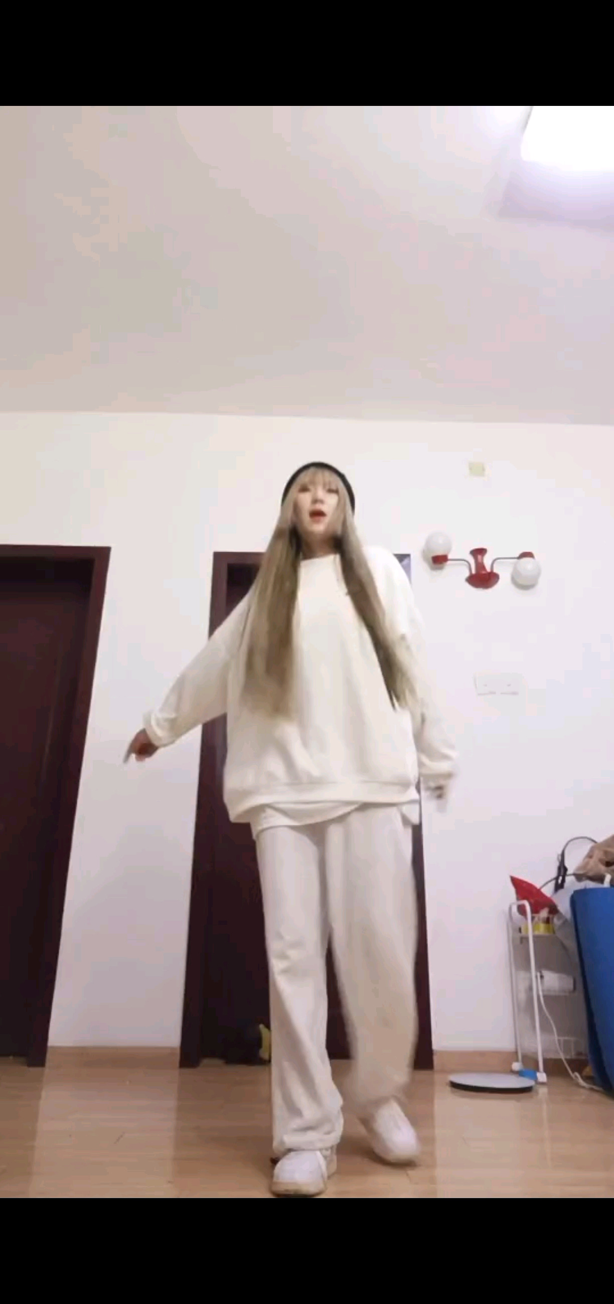 第一天的舞，赶紧交作