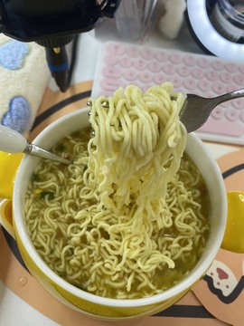 一只小绮梦🍟旺旺旺主播照片