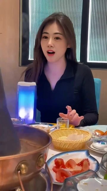 唱歌和火锅才是更配哟~