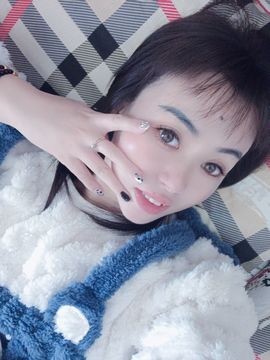 新人源源丨第一天主播照片