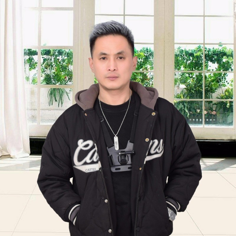 户外探险小哥的主播海报