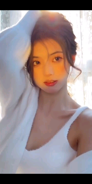 一见倾心，再见倾城。