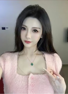 陆七萬主播照片