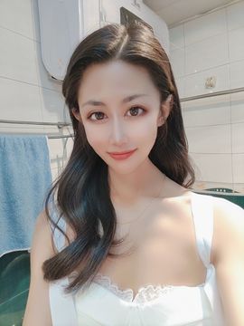 秦般若主播照片