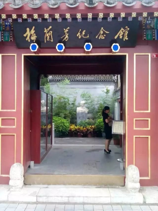 超级敷衍的主播照片