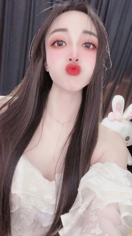 小玲宝🧸安静唱歌主播照片