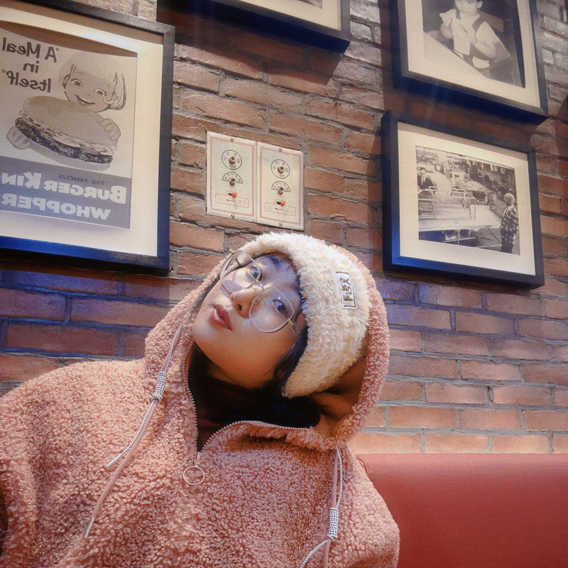 Luckyღ᭄海报