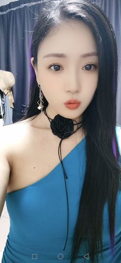 全平台最惨的玫瑰主播照片