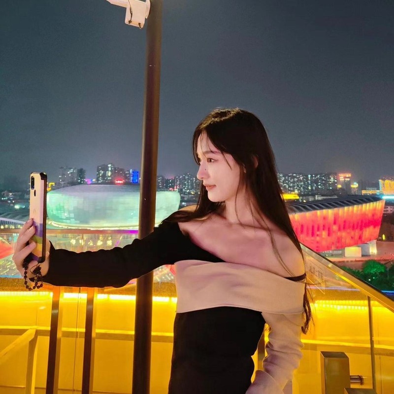 111111101的主播海报