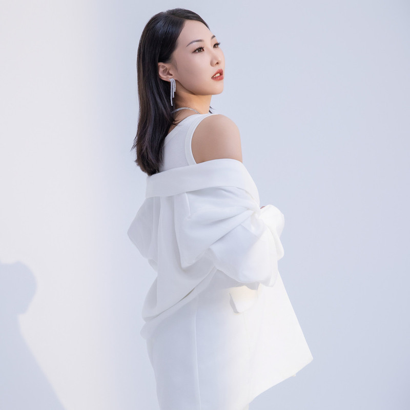 新人昭昭的主播海报