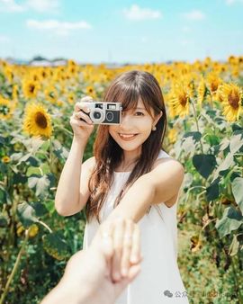浪摆的女人主播照片
