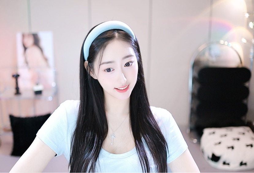 心儿ღ病休直播待定的图片