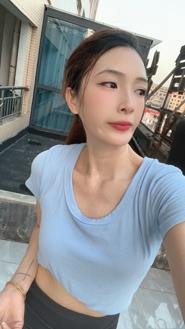 疯狂的小女人f主播照片