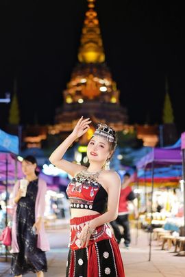 念念不忘🌈休主播照片