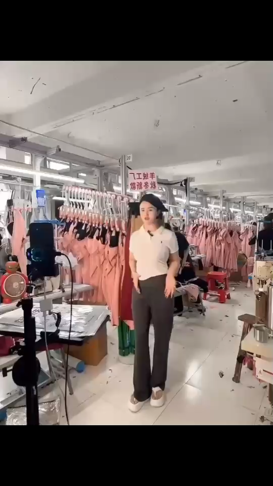 她有工作，我爸还见过