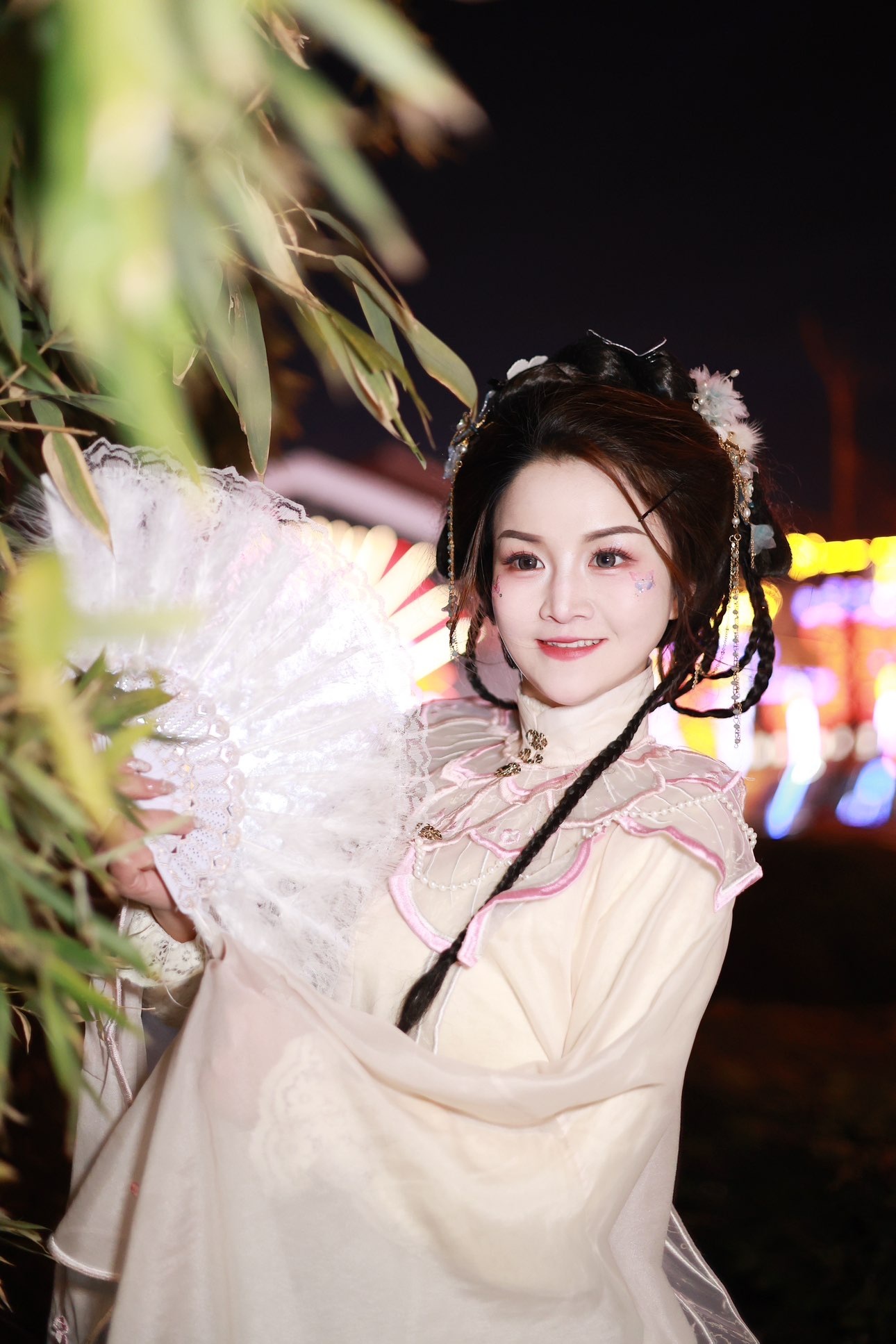 小妖雅静天蝎座苦寻你主播图片