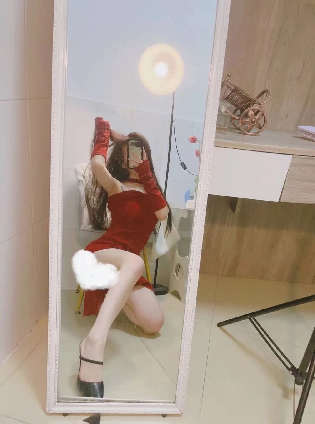 看杂志的蝉_的图片
