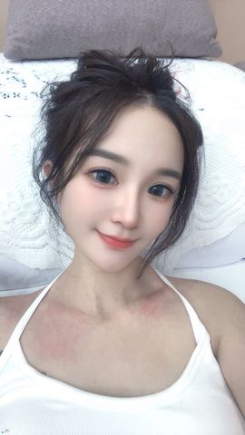看杂志的蝉_主播照片