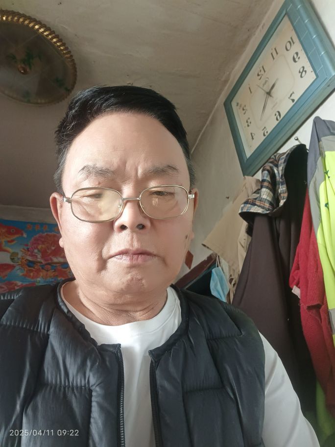 為了生活還在努力主播圖片