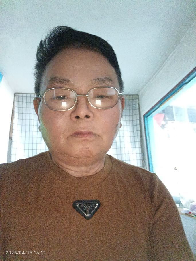為了生活還在努力主播圖片