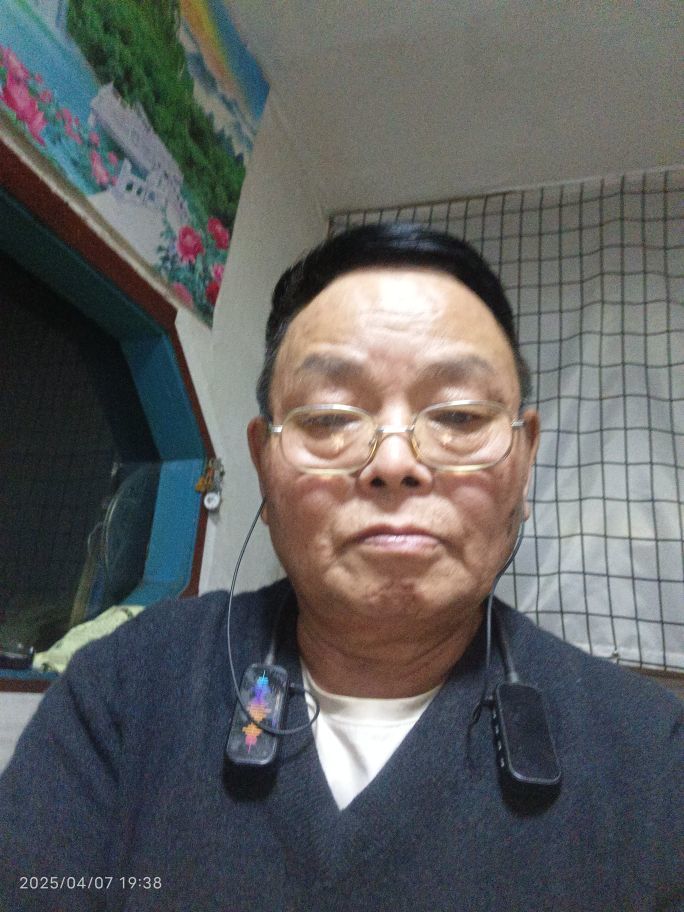 為了生活還在努力主播圖片
