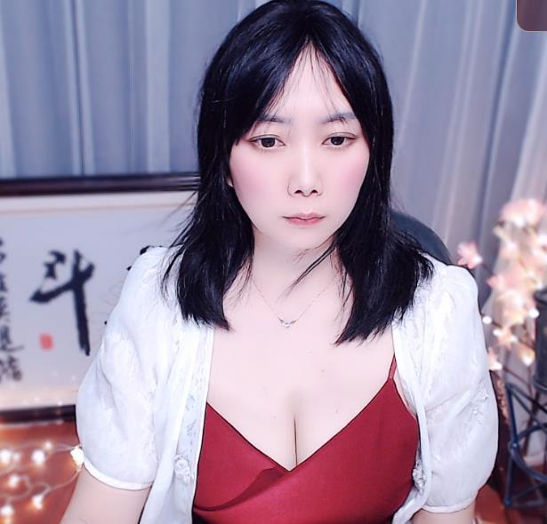李李同學(xué)小草一個的主播照片