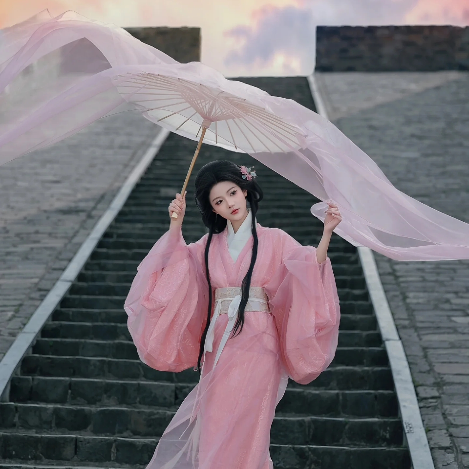 新人卡卡第一天播海报
