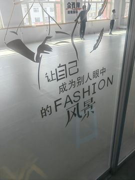 99。唱歌滴主播照片