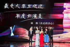 收割机检修维护中主播照片
