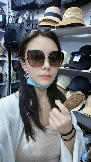 这街逛的无趣…/白眼