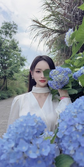 语芊🦋休主播照片