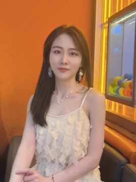 奕露西$唱歌主播照片