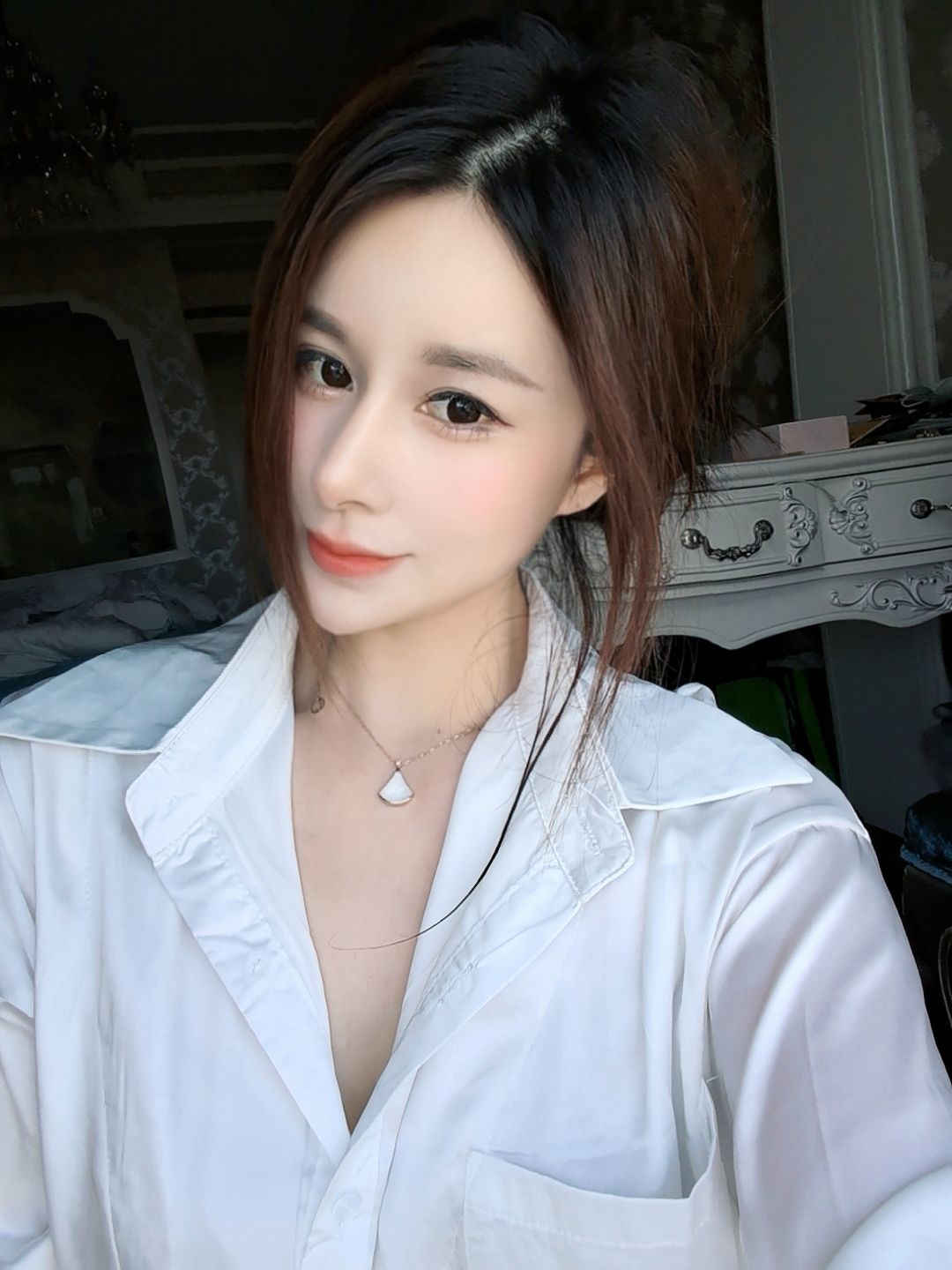 新人妍baby的图片