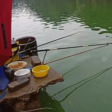 ⊹悲泣的阿克海报