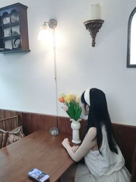 新人卡卡休主播照片