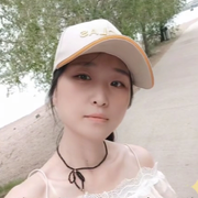 童颜添稚趣笑语满晴空