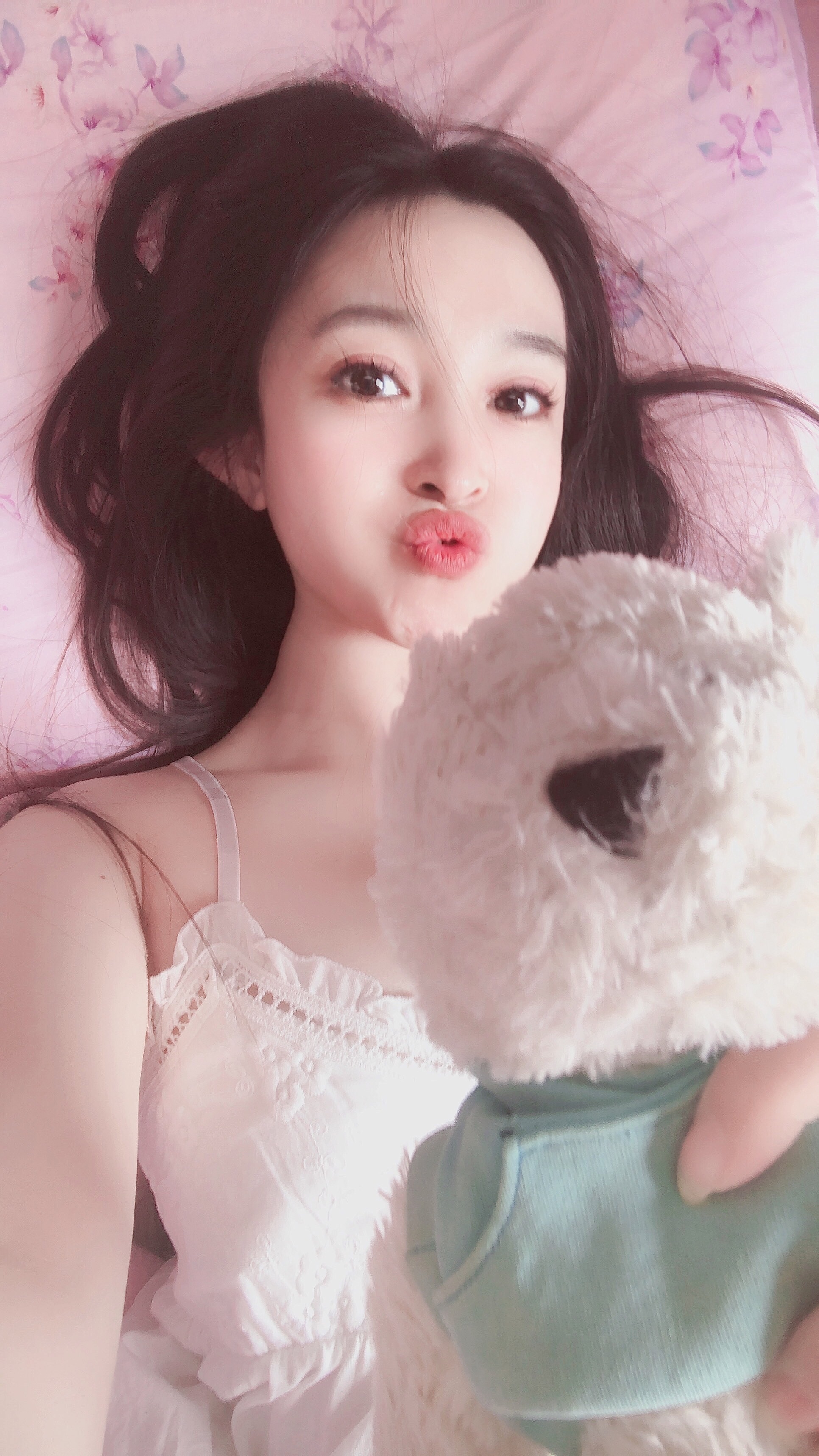 小玲宝🧸安静唱歌的图片